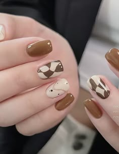 Nail Art Nude Simple, Nail Art Coklat, Nail Art Simple Elegant, Make Nails, Nail Art Simple, Kutek Disney, Korean Nail Art, Easter Nail Art