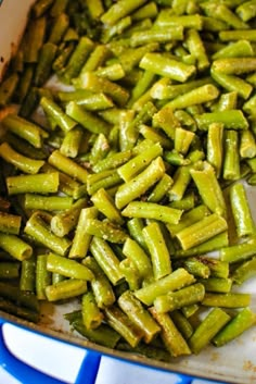 cooked green beans in a blue and white pan