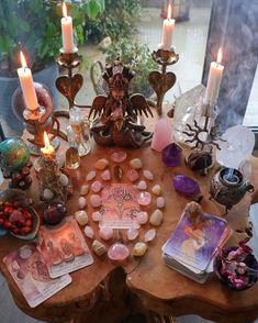 Alter Ideas Spiritual, Altar Ideas Sacred Space, Crystals And Tarot, Moon Deck, Sacred Space Altar, Spiritual Room, Altar Space