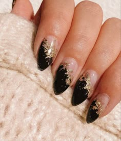 Black And Gold Acrylic Nails Almond, New Years Nails Design Black And Gold, Green Black And Gold Acrylic Nails, Almond Shaped Black And Gold Nails, Black And Gold Geometric Nails, Nye Nails Black And Gold, Black And Gold Party Nails, Graduation Nails Ideas 2023 Black, 1920 Nail Designs