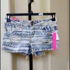 Nwt. The Tinseltown Denim Couture. Beautiful Prints. This Very Print Is Rare. Comfortable And Stylish - Features Belt. Loops, 5 Pockets And Frayed Hem. 99% Cotton, 1% Spandex. Jb 172 Denim Couture, Beautiful Prints, Print Shorts, Charlotte Russe, Printed Shorts, Size 6, Spandex, Womens Shorts, Couture