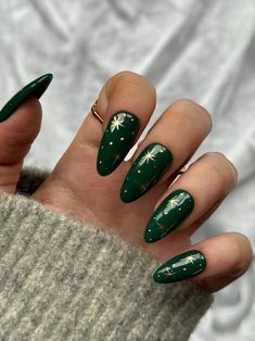 NORY Reusable Hand Painted Forest Green Chrome Gold Star Press on Nails Set of 10 Salon Quality Autumnal Stick on Nails - Etsy Forest Green Nails With Design, Winter Nails Green Gold, Xmas Green Nails, Nails Christmas Designs Green, Christmas Green Chrome Nails, Dark Green Xmas Nails, Christmas Nails Gold And Green, Green Nail Christmas, Green November Nails