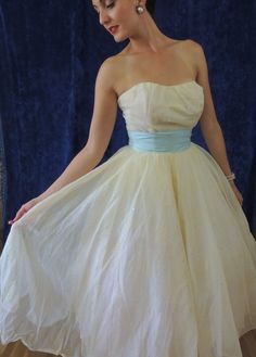 It just reminds me of Anastasia White Tulle Prom Dress, Prom Dress With Gold, Prom Dress Gold, Blue And Gold Dress, Skirt Chiffon, White Prom, Prom Inspo, Tea Length Wedding, Vintage Prom