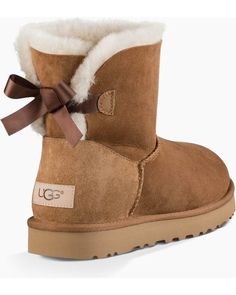 Uggs Mini, Boots With Bows, Ugg Mini Bailey Bow, Ugg Boots With Bows, Cute Uggs, Girls Ugg Boots, Uggs With Bows, Chestnut Boots, Mini Baileys