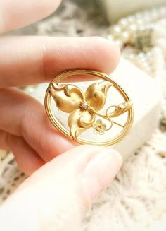 "Beautiful Antique French 18k Gold and Seed Pearl Floral Art Nouveau c1900s Oval Brooch, Solid Gold Edwardian Pin, Gift for Woman or Man Size - approx. 28,6x23,4mm / 1,12\" x 0,92\" Weight -  1,87g Brooch is in a perfect antique condition, very high quality, delicate and beautifully detailed, with floral motif in an oval frame. Created in France circa the second half of the 19th century to 1910s, in a style between edwardian and art nouveau, very collectible piece! Made of a 18k solid yellow gold, really dainty and sophisticated, thin and delicate, with lightly green-gold accent in a little flower and a natural seed pearl in the center. Very elegant, rare unique piece!✨  If you are looking for a beautiful gift for antique loving woman or man, this one will be perfect! 🧡 Can be also a beau Art Nouveau Yellow Gold Collectible Brooches, Antique Yellow Gold Wedding Brooches, Ornate Yellow Gold Wedding Brooch, Gold Art Nouveau Brooch For Collectors, Victorian Hallmarked Wedding Brooch, Victorian Yellow Gold Collectible Brooch, Antique Yellow Gold Brooches With Intricate Design, Vintage Gold Brooches With Rose Cut Diamonds, Art Nouveau Filigree Brooch For Collectors