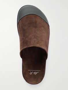 DESIGNED BY MR PORTER. Whether you're wfh or lounging at the weekend, it's worth it to invest in a nice pair of slides. These indoor-outdoor ones are made from brown evolo® regenerated suede and rest on Vibram Italy soles. They're trimmed with rubber to maintain their structure. Slides For Men, Sandals Design, Mr P, Men Slides, Men Sandals, Suede Slides, Espadrille Sandals, Designer Sandals, Ski Wear