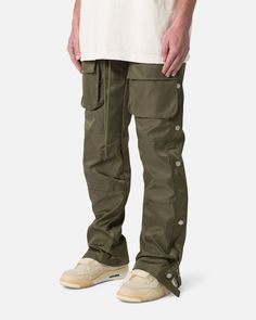 MNML Snap Front Cargo Pants Olive Olive Style, Change Up Your Look, Wardrobe Refresh, Culture Kings, Cargo Pants, The Knee, Relaxed Fit, Zipper, Wardrobe