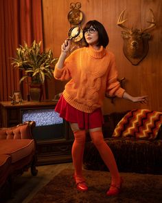 Velma Dinkley Cosplay Costume, Velma Photoshoot, Scooby Doo Photoshoot, Vera Scooby Doo, Velma Makeup, Velma Scooby Doo Costume, Costumes For Dark Hair, Halloween Costumes For Dark Hair, Velma Outfit