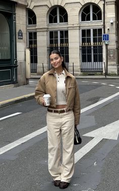 Tan Trousers Outfit Women, Tan Trousers Outfit, Demure Fall, Cos Style, England Outfits, Elevated Fashion, Outfit For Travel, Japan Outfit, Autumn Fits