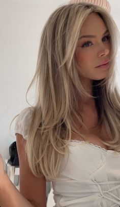 Blonde Hair After Brown, Long Hair With Lots Of Face Framing Layers, Cool Blonde With Highlights, Women Haircut Layers, Haircut For Long Flat Hair, Blonde Hair With Partial Highlights, Mid Length Layered Blonde Hair, Long Later Haircuts, Hair Cuts With Curtain Bangs And Layers