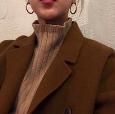 Milky Aesthetic, Professional Fits, Minimalistic Chic, Minimalist Moda, Fall Inspiration, Instagram Style, Hoops Earrings, Style Inspiration Fall