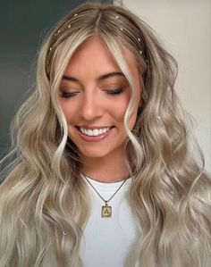 Senior Prom Hairstyles, Cute Prom Hairstyles, Rambut Brunette, Formal Hairstyles For Long Hair, Mode Editorials, Simple Prom Hair, Ball Hairstyles, Hoco Hairstyles