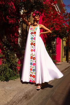 Based in: México This is a pre-order item - will ship in 2-3 months! Please read everything in detail! You will be ethereal and beautiful in this breathtaking long white flowy maxi dress. The base textile is handwoven on a backstrap loom, setting the stage for the exquisite hand embroidery that follows. Delicate cotton threads are skillfully embroidered by hand, forming intricate floral motifs that cascade down the length of the dress. Each stitch is a labor of love, taking over three weeks to c White Flowy Maxi Dress, Mexican Folklore, Mexican Wedding Dress, Backstrap Loom, Silk Wedding Dress, Unique Dress, Indigenous Community, Mexican Wedding, Mexican Dresses