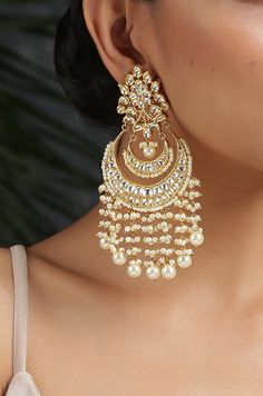 This beautifully handcrafted earrings is set in silver and copper alloy and plated with 22k gold. DETAILS Length - 7.5 cm Closure - Push Back STYLE TIP We love teaming this with classy chiffon sarees or zari silk sarees. Also looks best when worn with your royal whites, off whites and gold. We recommend styling with pastel solids or floral dresses in peachy pink, pistachio green and pastel blue too. Perfect for them Red weddings or banarasi sarees. This is a perfect solution to your pastel weddi Chandbali Earrings Gold, Earrings For Saree, Aesthetic Saree, Gold Indian Jewelry, Desi Jewellery, Kundan Chandbali, Red Weddings, Desi Jewelry, Aesthetic Jewellery