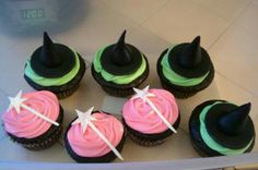 cupcakes decorated with black and pink frosting, topped with witches'hats