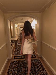 Classy European Aesthetic, Beverly Hills Hotel Outfit, Old Money Aesthetic White Dress, Old Money Aesthetic Outfit Formal, Modern Money Outfits, French Dress Aesthetic, Beverly Hills Aesthetic Outfit, Paris Dress Aesthetic, Fancy Old Money Outfits