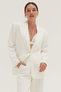 A woman wearing a white linen oversized blazer. Minimalist Outfits, Blazer For Women, Oversized Blazer, Oversized Silhouette, Straight Leg Trousers, Linen Blazer, White Blazer, Key Lime, Notched Collar