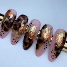 https://www.instagram.com/p/CKdk91VMEC-/?igshid=14hqjbnpo76i0 Chrome Leopard Print Nails, Metallic Leopard Print Nails, Tortoise Shell Nails Coffin, 3d Leopard Nails, Leopard Print Nails Stiletto, Tortoise Nails, Asian Nails, Nail Design Inspiration, Almond Nails Designs