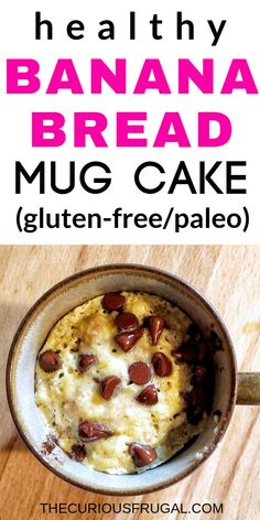 a banana bread mug cake with chocolate chips in it and the text overlay reads, how to make healthy banana bread mug cake gluten - free / pale