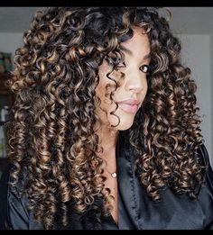 Hombre Hair, Curly Highlights, Curly Hair Updo, Colored Curly Hair, Beautiful Curly Hair