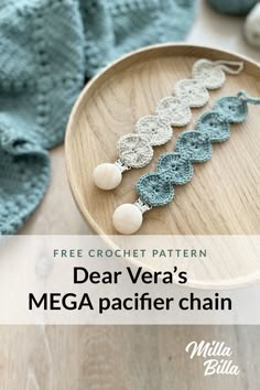 a wooden plate with crocheted beads on it and the words vera - musen's mega vitte - suttenkade