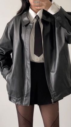 Mafia Outfit Women Aesthetic, Mafia Outfit Women Dress, Mafia Outfit Ideas, Mafia Girl Outfits, Mafia Outfits Female, Outfit Noir, Business Core, Hilarious Dogs, Spy Outfit