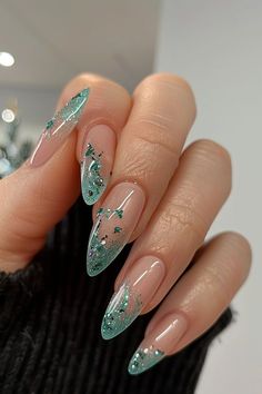 ليلو وستيتش, Emerald Nails, Green Nail Designs, Nagel Tips, Goth Nails, Green Nail, Vibrant Nails, Casual Nails, Floral Nails