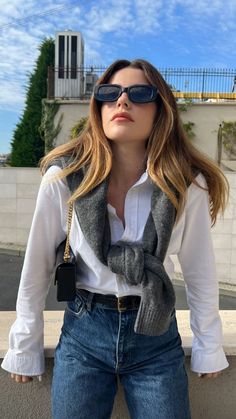 15 Must-Have Fall Travel Outfits For Women & Men: Your Ultimate Guide to an Autumn Getaway | Thanksgiving Outfits & Autumn Travel Streetwear Outfits | Late Summer Travel Outfits Aesthetic Lawyer, Winter Streetstyle, Fall Travel Outfit, Lawyer Fashion, Corporate America, Chic Aesthetic, Paris Outfits, Pinterest Aesthetic, Girl Needs