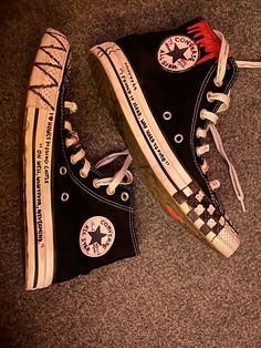 Converse Aesthetic Drawing, Drawing On Converse Grunge, Drawing On Converse, Converse Drawing, Shoe Art Designs, Famous Drawing, Doodle Shoes