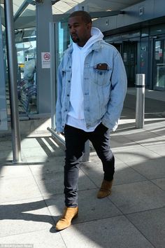 Kanye West Outfits, Kanye Fashion, Kanye West Style, Denim Jacket Fashion, Black Men Fashion, Streetwear Men Outfits, Denim Jacket Men, Mens Streetwear