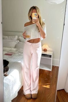 Flows Shorts Outfit, Cute Mom Fashion, Rainy Comfy Outfit, Simple Lounge Outfits, Casual Class Outfit College, Princess Polly Outfits Aesthetic, Lululemon Softstreme Pants Outfit, Going To Class Outfit College, Cute Everyday Outfits Fall