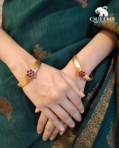 Daily Wear Bangles In Gold, Trending Gold Jewellery Designs, Antique Bangles Indian Gold, Laxmi Jewellery, Bangles Jewelry Designs Gold, Gold Bangle Watch, Simple Gold Bangle, Gold Bangles Indian