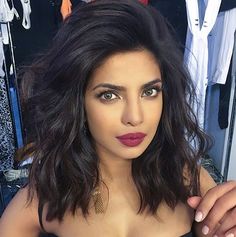 Priyanka Chopra's voluminous wavy long bob - click through for 8 more celebrity bob and lob haircuts we love Bob Lung, Trendy We Fryzurach, Lob Styling, Sarah Drew, Simple Hair, Hair Styles 2017