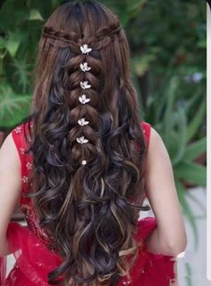 Hairstyle 💇🏻‍♀️ Reception Hairstyles, Curled Hairstyles For Medium Hair, Open Hair, Hair Style Vedio, Prom Hairstyle, Bridal Hairdo, Easy Hairstyles For Thick Hair, Traditional Hairstyle