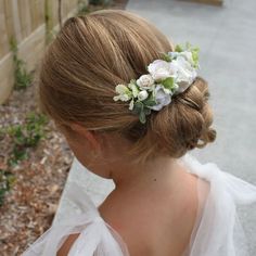 This elegant ivory bloom comb, accented with dusty green foliage, is the perfect accessory for brides and flower girls. Neutral and versatile, it complements any dress—whether ivory or coloured—for a stunning, cohesive look. Complete your ensemble with this delicate touch of floral beauty. Daisy Flower Crown, Baby Lace Headband, Girls Occasion Dresses, Rose Flower Crown, Rose Crown