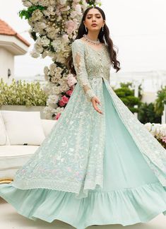 Best Friend Engagement Outfit Indian, Simple Frock Design For Wedding Party, Stylish Long Frock Design, Front Open Frock Designs, Simple Engagement Dress Indian, Long Frocks For Women Party Wear, Engagement Gowns Indian Brides Outfit, Gaun Design Dresses Indian, Front Open Gown