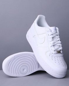 Sepatu Platform, Air Force Shoes, White Nike Shoes, Nike Shoes Girls, Jordan Shoes Girls, Preppy Shoes, Jordan Shoes Retro, All Nike Shoes, Nike Air Shoes