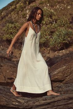 Boho Minimalist Clothing, Minimal Bohemian Style, 100% Linen Clothing, Free People Summer Outfits, Bohemian Beach Outfit, Linen Dresses Summer Chic, Safari Packing List, Free Spirit Clothing, Womens Linen Clothes