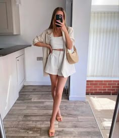 White Coord Outfit, Elegant Summer Outfits Chic, Europe Outfits, Elegante Casual, Summer Dress Outfits, Casual Chic Outfit, Outfits Dresses, Looks Chic, Casual Street Style