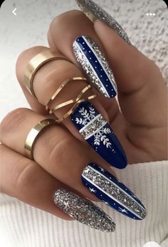 Royal Blue Christmas Nails, Edgy Christmas Nails, Cowgirl Nails, Nail Art Noel, Nail Art For Beginners, Winter Nail, Xmas Nails