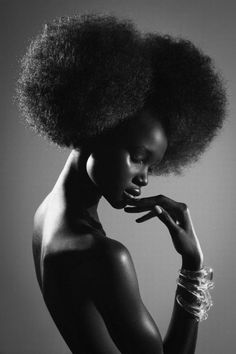 Huge Afro, Black Woman Wallpaper, Woman Wallpaper, Poses References, Afro Art, Black And White Portraits, Creative Portraits, African Beauty, Portrait Inspiration