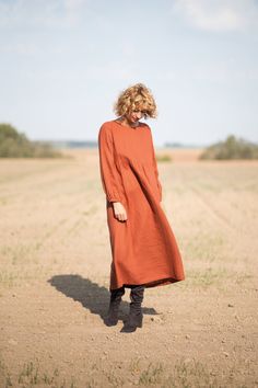 Pair this long sleeve linen dress with a denim jacket for the perfect spring look. Dress is made in a soft, washed linen with a maxi length and a loose fit and soft ruching on a higher waist. #linendress #layering #springfashion #linenclothing Brown Linen Long Sleeve Dress, Relaxed Fit Linen Dress For Fall, Fall Linen Dress With Relaxed Fit, Brown Linen Dresses For Fall, Linen Relaxed Fit Midi Dress For Fall, Relaxed Fit Linen Midi Dress For Fall, Linen Maternity Dress, Linen Maternity, Maxi Linen Dress