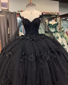 Black And Pink Quinceanera Theme, Emo Quinceanera, Goth Quinceanera Theme, Black Quince Theme, Quinceanera Dresses With Flowers, Black Ball Gown Dress, Black Quince Dress, Long Sweet 16 Dresses, Lavender Prom Dress Long