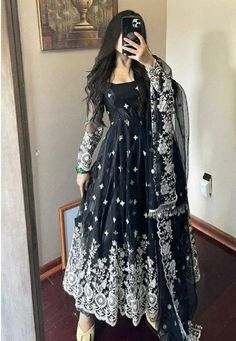 Full Sleeve Gowns, Latest Gowns, Net Gown, Trendy Outfits Indian, Anarkali Dress Pattern, Beautiful Casual Dresses, Heavy Work, Pakistani Fancy Dresses, Beautiful Pakistani Dresses