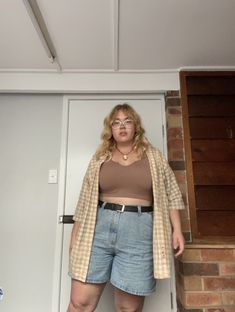 button down causal summer outift plus sized gay aesthetic 90s Summer Outfits Plus Size, 2024 Fashion Plus Size, T Shirt Outfit Plus Size, Fashion Inspiration Plus Size, Plus Size Lesbian Style, Farmers Market Outfit Plus Size, Plus Size Fits Summer, Summer Outfits Earthy, Fat Summer Outfits