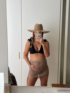 2nd Trimester Beach Outfits, Cute Maternity Bikinis, Beach Maternity Outfit Ideas, Pregnant Pool Outfit, Pregnant Bathing Suit Bikinis, Maternity Swimwear Two Piece Bikinis, Cute Pregnant Swimsuit Bikinis, Beach Outfits Pregnant, Maternity Swim Outfits