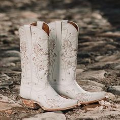 White Western Boots For Country Events, White Country Boots For Ranch, White Country Style Boots For Ranch, White Rhinestone Boots For Fall, White Western Boots For Western-themed Events, White Round Toe Boots For Country Events, Fitted White Boots For Country Events, White Leather Boots With Rhinestones, White Rhinestone Boots With Round Toe