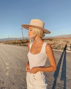 desert mornings Cere Campbell, Fashion Inspo Casual, Jean Beige, Women Hats Fashion, Summer Outfits For Teens, Plus Size Summer Outfit, Stylish Summer Outfits, Fashion Cap, Cute Summer Outfits