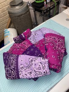 Vetements Shoes, Purple Paisley, Diy Fashion Clothing, Creation Couture, روتين العناية بالبشرة, Bandana Print, Tomboy Fashion, Looks Vintage, Bandanas