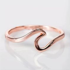 Rosegold Wave Ring Rosegold Tone Size: 9 Material: Zinc Alloy So Beautiful And Ready To Wear Rings Jewelry Simple, Ocean Ring, Gold Wave Ring, Rose Gold Fashion, Gifts For Surfers, Ring Settings Types, Gold Waves, Wave Ring, Minimal Jewelry